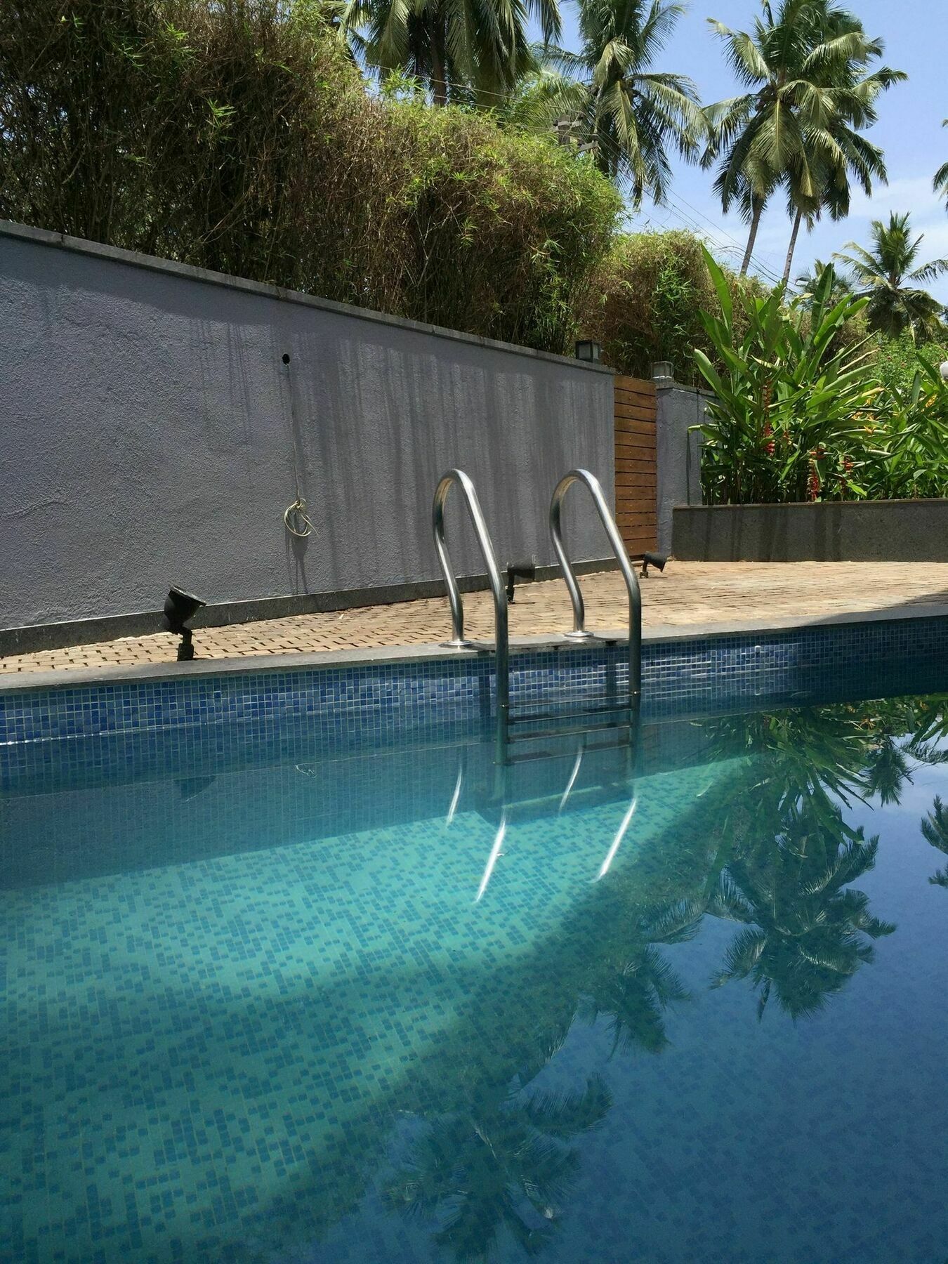Calem Grove Hotel Candolim Bagian luar foto