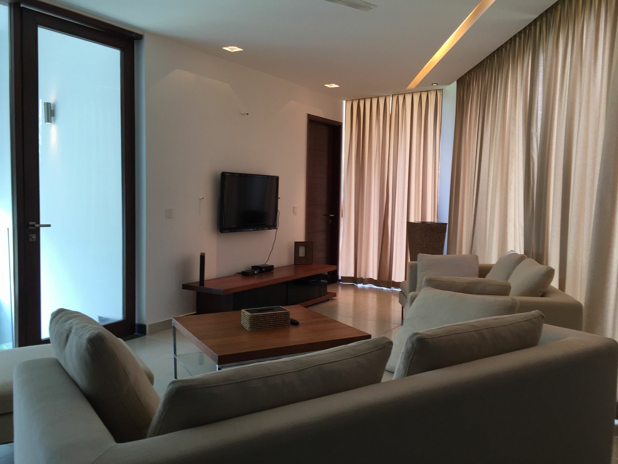 Calem Grove Hotel Candolim Bagian luar foto